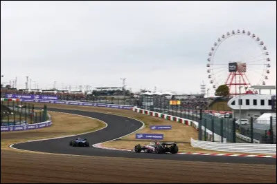 Le circuit de Suzuka poss&egrave;de un trac&eacute; en forme de &laquo; 8 &raquo;.
