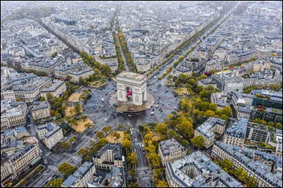 Elle a &eacute;t&eacute; rebaptis&eacute;e place Charles de Gaulle, en quelle ann&eacute;e ?