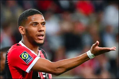 18 septembre 2022, Jean-Clair Todibo bat tristement le record de l'expulsion la plus rapide. Il ne passe ainsi que peu de temps sur le terrain : combien de temps ?