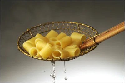 Que signifie litt&eacute;ralement l'expression italienne &laquo; al dente &raquo; pour la cuisson des p&acirc;tes ?