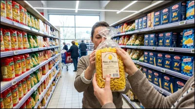 Quel pays d&eacute;tient le record mondial de la plus grande consommation de p&acirc;tes par habitant et par an (environ 23 kg) ?