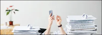 Ton ma&icirc;tre part pour la journ&eacute;e, au travail. Comment te sens-tu ?