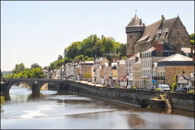 Quelle ville se situe en Mayenne ?