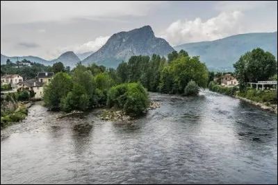 Quel est le nom de cette rivi&egrave;re qui arrose les villes de Pamiers et Foix en donnant son nom &agrave; leur d&eacute;partement ?