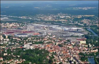 L'histoire de cette ville du Doubs est marqu&eacute;e par la production automobile "Peugeot" mais aussi par son &eacute;quipe de football.Quelle est-elle ?