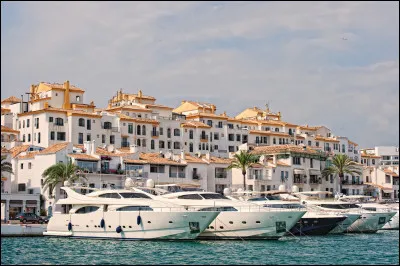 Sol : laquelle de ces stations baln&eacute;aires espagnoles se trouve sur la Costa del Sol ?