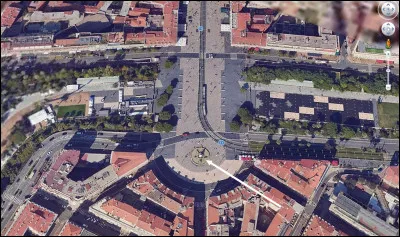 Quelle fontaine monumentale se trouve au c&oelig;ur de la place Mass&eacute;na &agrave; Nice ?