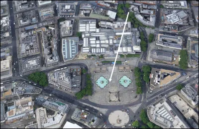 Quelle c&eacute;l&egrave;bre fontaine est situ&eacute;e au centre de Trafalgar Square ?