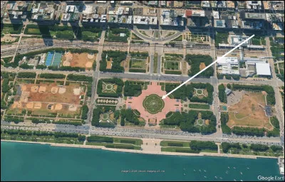 Quelle fontaine est c&eacute;l&egrave;bre pour son immense bassin circulaire situ&eacute; dans Grant Park &agrave; Chicago ?