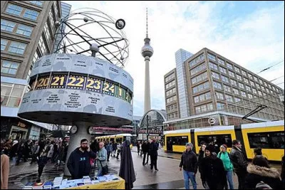 Quel est le nom de cette place de Berlin ?