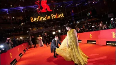 Quel animal symbolise la ville et est aussi le troph&eacute;e du festival du cin&eacute;ma ?