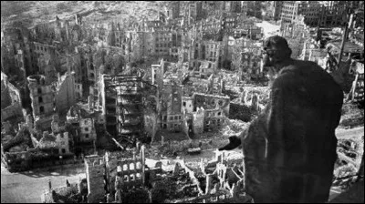 Durant quelle p&eacute;riode la ville de Berlin subit-elle des bombardements s&eacute;v&egrave;res ?