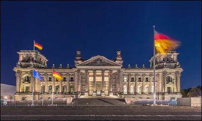 En quelle ann&eacute;e Berlin redevient-elle la capitale de l'Allemagne r&eacute;unifi&eacute;e ?