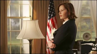 Quelle actrice incarnait la pr&eacute;sidente des &Eacute;tats-Unis dans la s&eacute;rie "Commander in Chief" ?