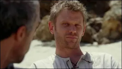 Comment s'appelle le myst&eacute;rieux gardien de l'&icirc;le dans la s&eacute;rie "Lost" ?