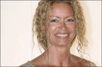 De quelle chanteuse le professeur d'expression sc&eacute;nique de la Star Academy Rapha&euml;lle Ricci est-elle la fille ?