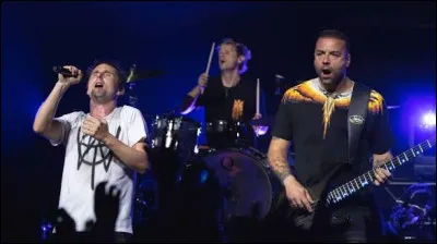 Quel album du groupe Muse a &eacute;t&eacute; un des gros succ&egrave;s de la fin des ann&eacute;es 2000 et a conduit le groupe &agrave; remplir deux fois le Stade de France en 2010 ?