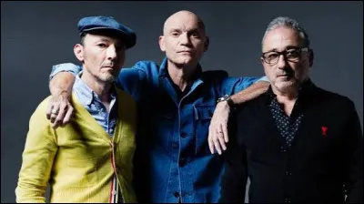 En 2010, quel ancien membre du groupe de "Louise Attaque" conna&icirc;t le succ&egrave;s solo avec le hit "Help Myself" ?