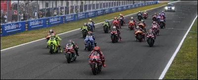 Qui a remport&eacute; un Grand Prix MotoGP apr&egrave;s &ecirc;tre parti de la pole position plus de 30 fois ?
