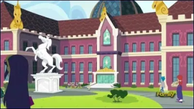 Quel est le nom du lyc&eacute;e o&ugrave; se d&eacute;roulent la plupart des aventures des Equestria Girls ?