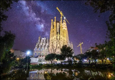 Compl&eacute;tez le titre de ce film documentaire ''Gaudi, le myst&egrave;re de... ''