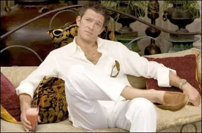 Quel est le surnom du voleur incarn&eacute; par l'acteur Vincent Cassel dans le film "Ocean's Twelve" ?
