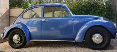 Observez attentivement cette Cox 1302. Qu'est-ce qui est peu commun sur cette auto ?