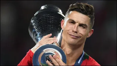 En parlant de football...Quel est le pr&eacute;nom de ce joueur ?