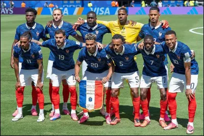 Quelle est la premi&egrave;re &eacute;quipe &eacute;limin&eacute;e par la France apr&egrave;s les poules ?