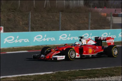 Carlos Sainz a remport&eacute; plus de courses chez Ferrari que Lewis Hamilton.