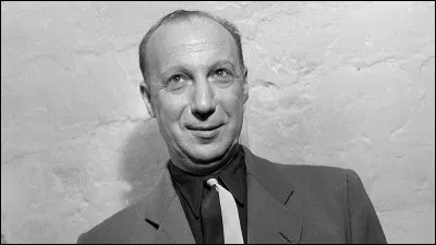 Qui est cet humoriste, auteur de cette citation : ''Mettre de l'argent de c&ocirc;t&eacute; pour l'avoir devant soi, est, pour paradoxale qu'elle soit, une fa&ccedil;on comme une autre d'assurer ses arri&egrave;res &agrave; effet de ne pas l'avoir dans le dos. '' ?