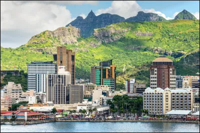 Quel pays a pour capitale Port-Louis ?