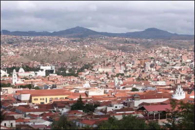 Quel pays a pour capitale Sucre ?