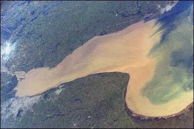 Apr&egrave;s avoir quitt&eacute; Rio de Janeiro, la flotte part vers le sud. Quelle embouchure Magellan explore-t-il &agrave; la recherche d'un passage &agrave; travers le continent sud-am&eacute;ricain ?