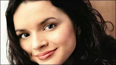 Avec quel album la chanteuse Norah Jones triomphe-t-elle en 2002 ?