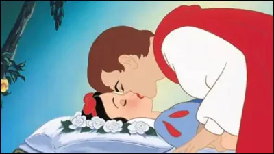 Comment le prince ranime-t-il Blanche-Neige ?