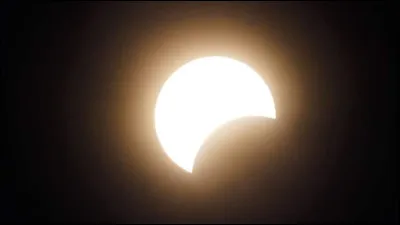 Pour commencer, quelle est la date de la prochaine &eacute;clipse solaire compl&egrave;te en France ? (2026)