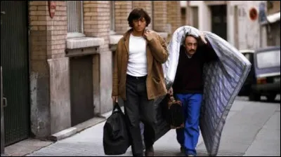 Quels sont les deux acteurs principaux du film "Viens chez moi, j'habite chez une copine" ?