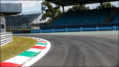 Le circuit de Monza est surnomm&eacute; &laquo; le Temple de la vitesse &raquo;.