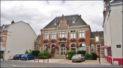 Pour finir, je vous emm&egrave;ne &agrave; Vitry-en-Artois. Ville de l'arrondissement d'Arras, travers&eacute;e par la Scarpe, elle se situe dans le d&eacute;partement ...