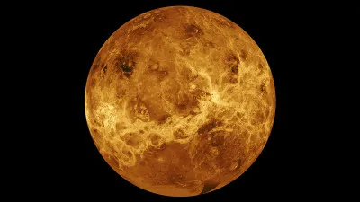 La plan&egrave;te V&eacute;nus tourne sur elle-m&ecirc;me dans le sens inverse de la plupart des autres plan&egrave;tes du Syst&egrave;me solaire.