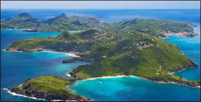Quel est le nom de cette &icirc;le fran&ccedil;aise au relief montagneux situ&eacute;e dans les Cara&iuml;bes ?