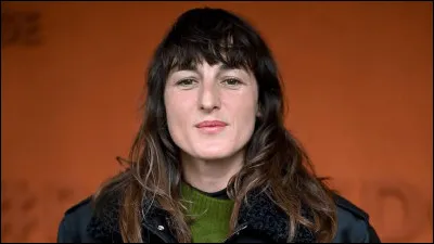 Qui est cette chanteuse dont l'un des titres est ''L'&eacute;pine'' ?