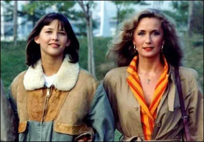 Cin&eacute;ma - Quelle actrice joue la m&egrave;re de Sophie Marceau dans le film "La Boum" ?