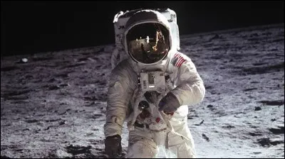 Sciences - Combien d'astronautes ont march&eacute;s sur la Lune entre 1969 et 1972 ?
