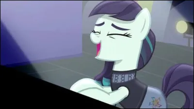 Pour quel poney du Mane 6 la chanteuse Coloratura, cr&eacute;e-t-elle une chanson ?