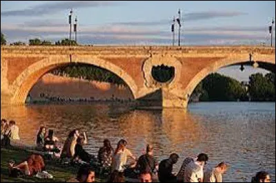 Quel fleuve prend sa source en Espagne ?