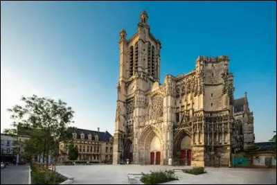 Quel fleuve traverse la ville de Troyes ?