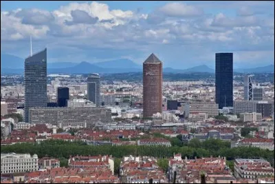 De quelle ville la Part-Dieu est un quartier d'affaires ?