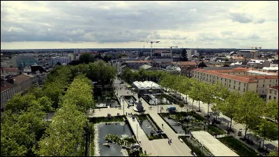 Quelle ville est chef-lieu de la Vend&eacute;e ?